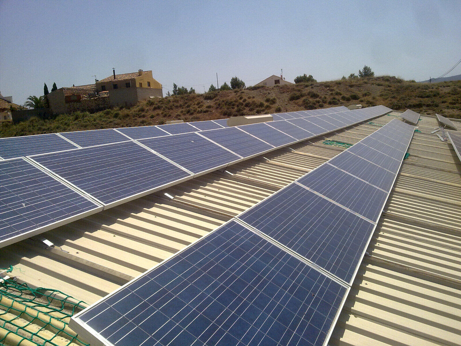 Instalación fotovoltaica sobre una cubierta industrial